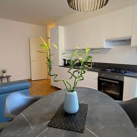 The Little Duck - Modern Apartment With Balcony Комо Екстер'єр фото