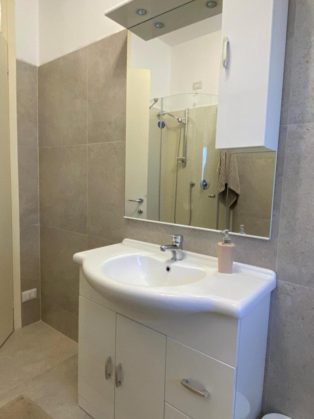 The Little Duck - Modern Apartment With Balcony Комо Екстер'єр фото