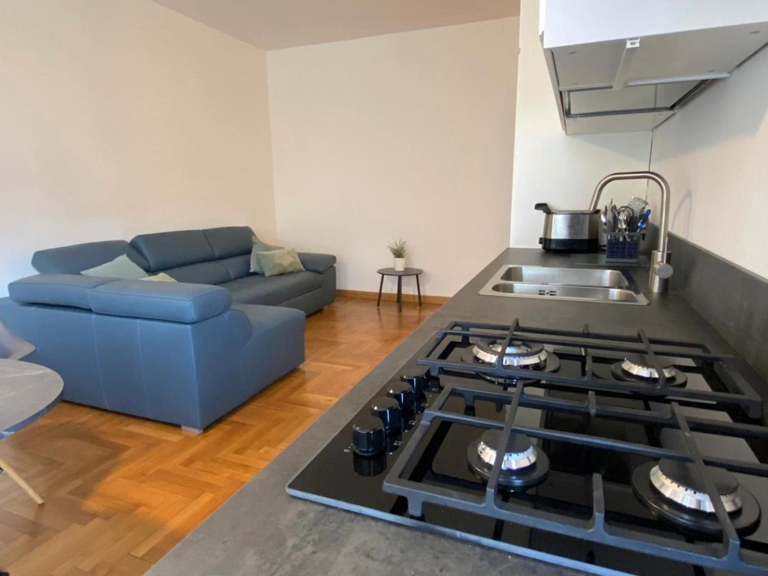 The Little Duck - Modern Apartment With Balcony Комо Екстер'єр фото