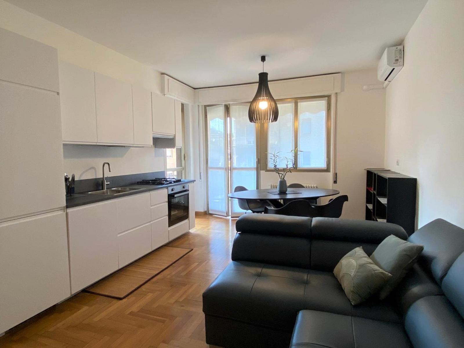 The Little Duck - Modern Apartment With Balcony Комо Екстер'єр фото