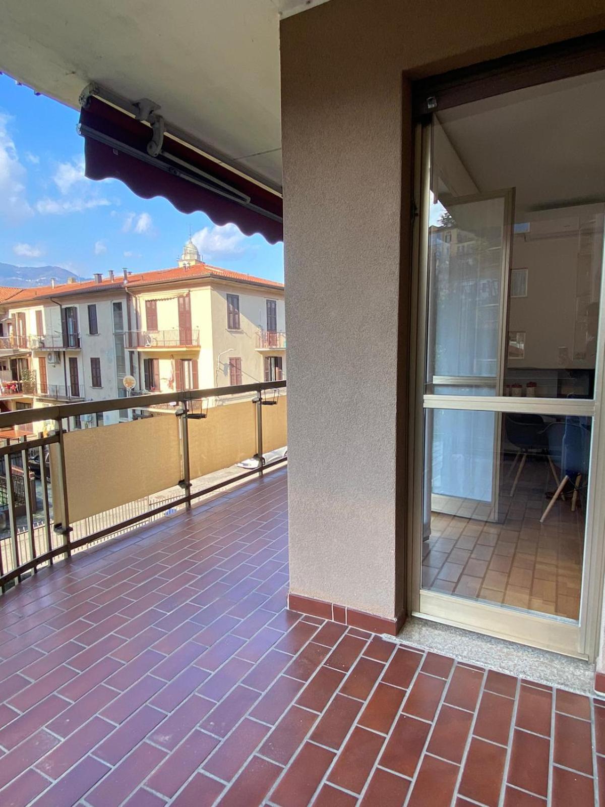 The Little Duck - Modern Apartment With Balcony Комо Екстер'єр фото